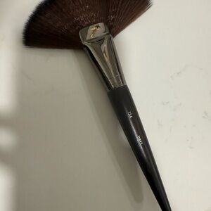 New Make Up For Ever Professional Wavy
Brush 134 Makeup Forever
